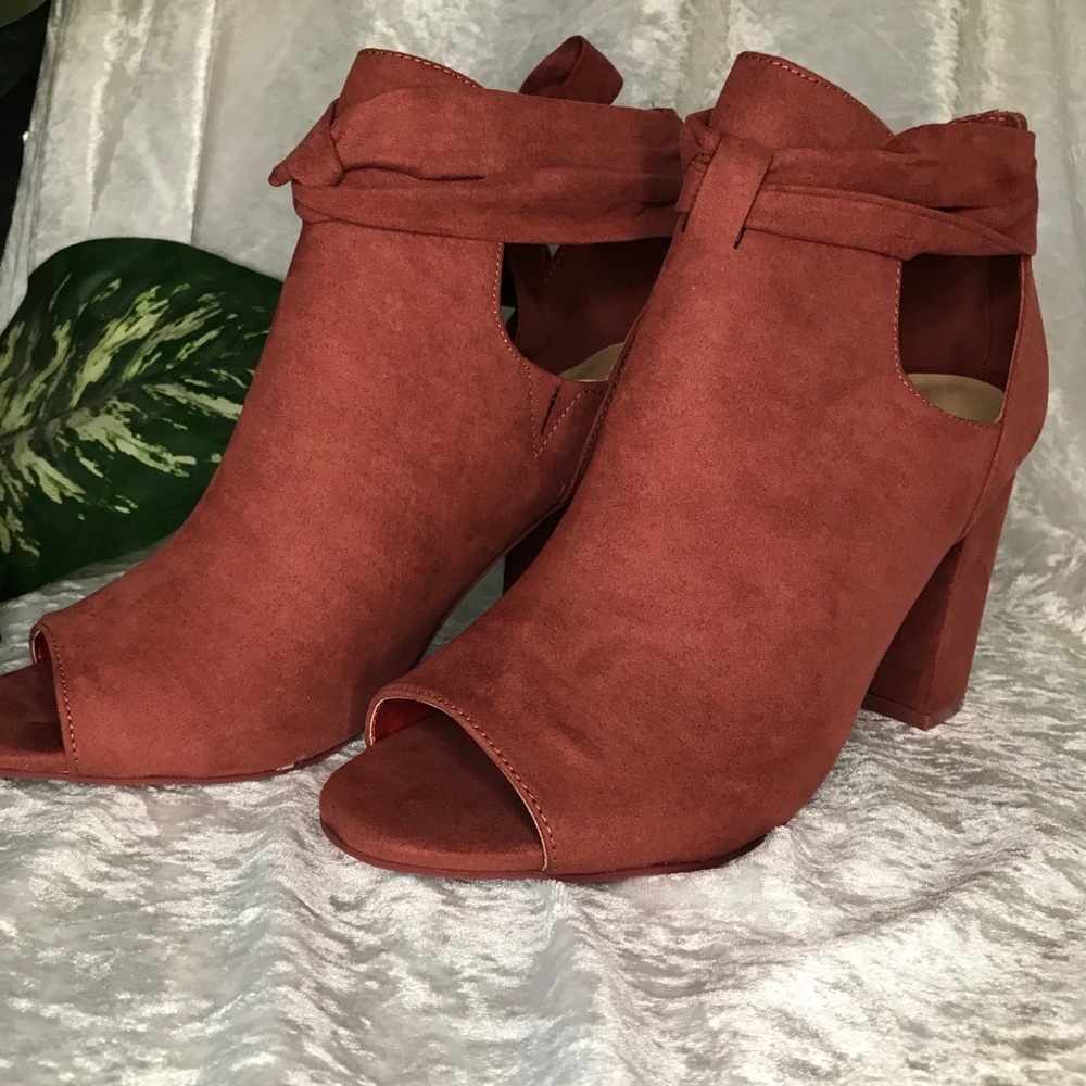 Peep toe Ankle Boots